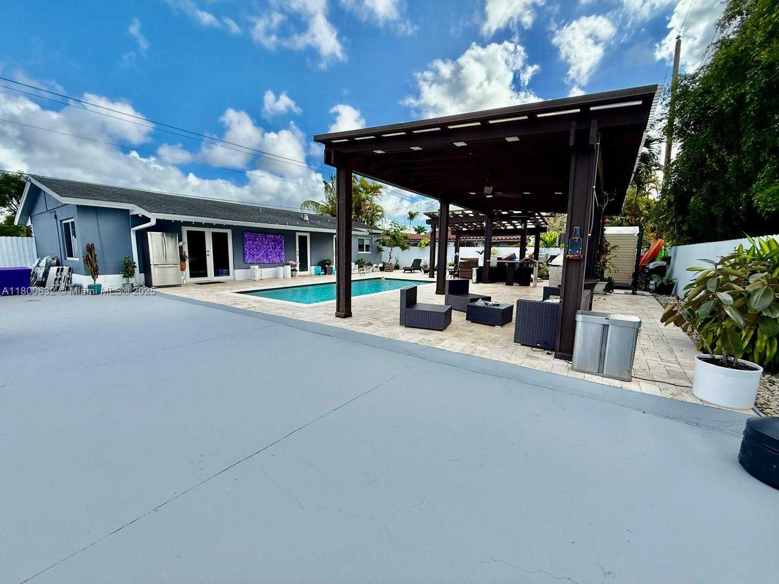 Small Image of 6202 SOUTH WEST 107TH AVE, Miami Number 6