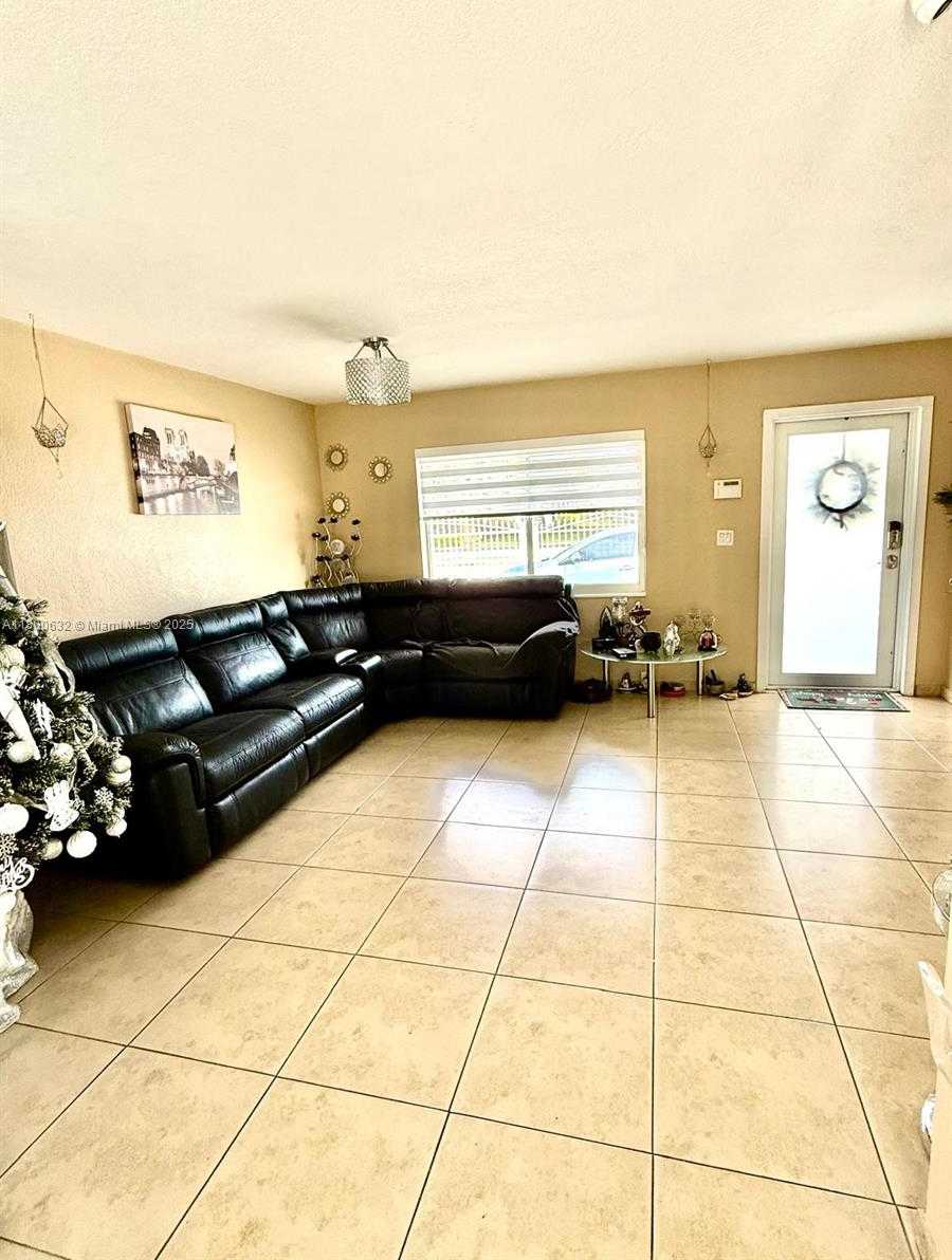 Small Image of 6202 SOUTH WEST 107TH AVE, Miami Number 7