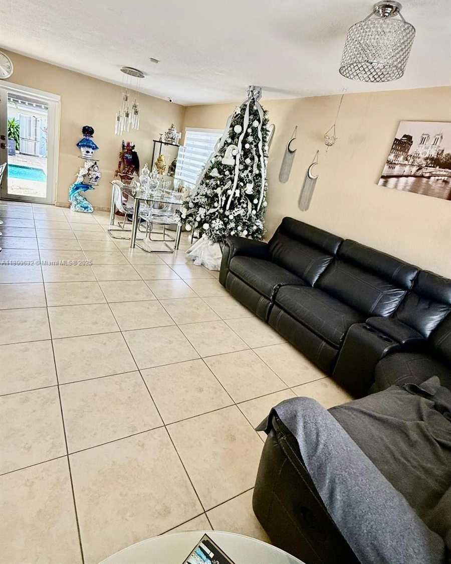 Small Image of 6202 SOUTH WEST 107TH AVE, Miami Number 9