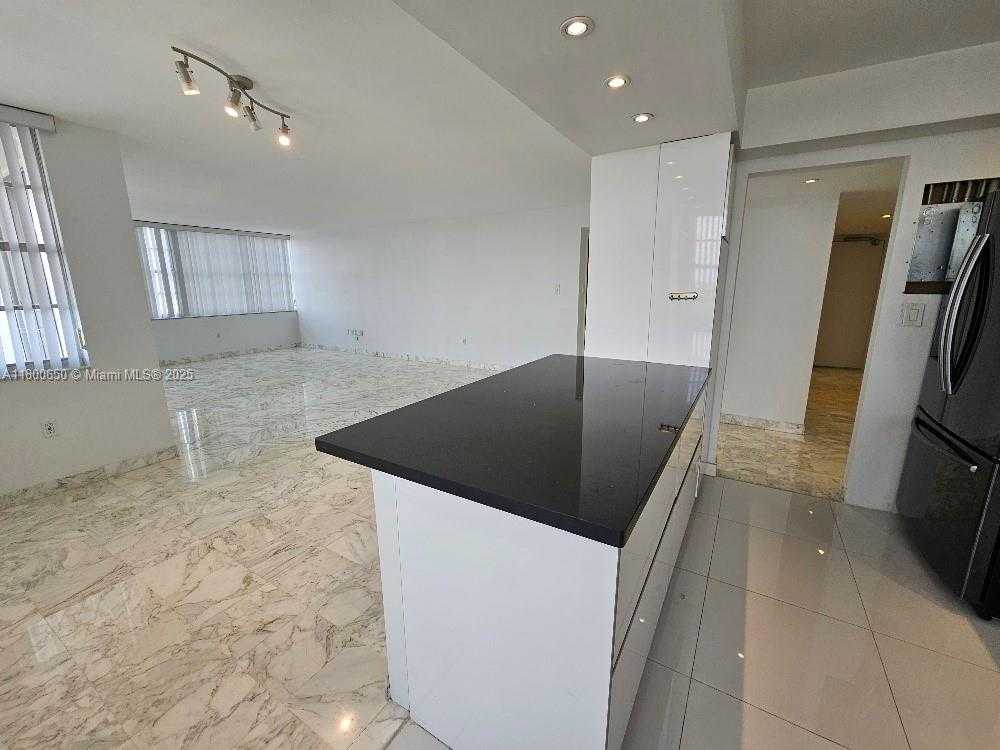 Small Image of 18051 BISCAYNE BLVD #1704, Aventura Number 5