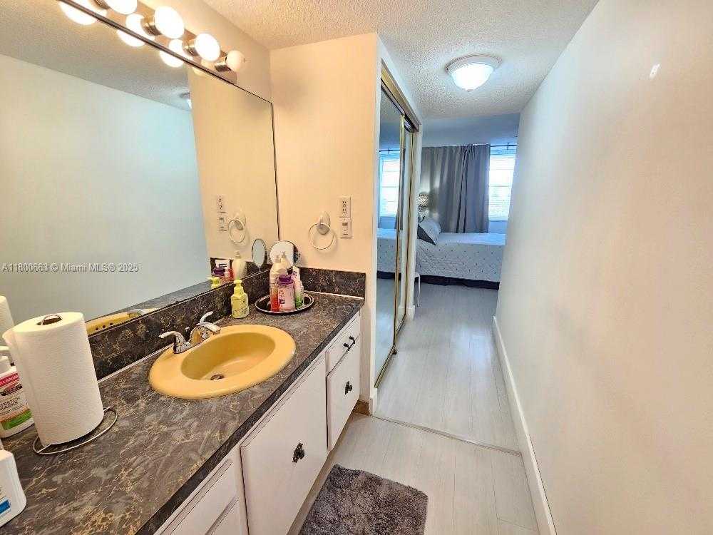 Small Image of 18031 BISCAYNE BLVD #603, Aventura Number 16