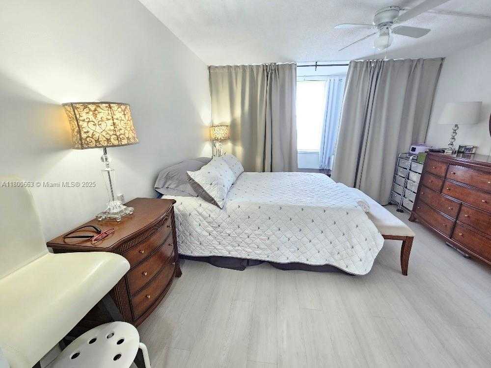 Small Image of 18031 BISCAYNE BLVD #603, Aventura Number 17