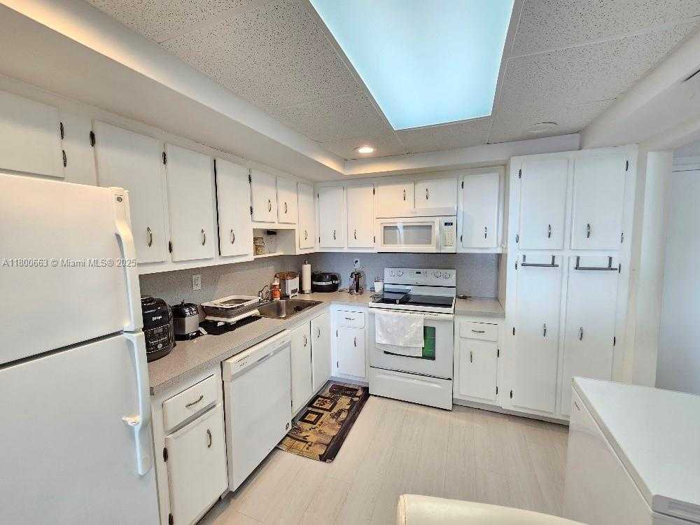 Small Image of 18031 BISCAYNE BLVD #603, Aventura Number 2