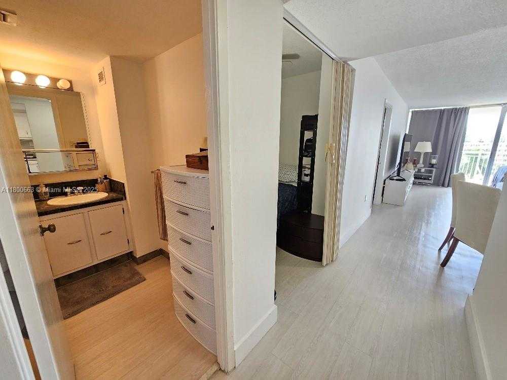 Small Image of 18031 BISCAYNE BLVD #603, Aventura Number 7