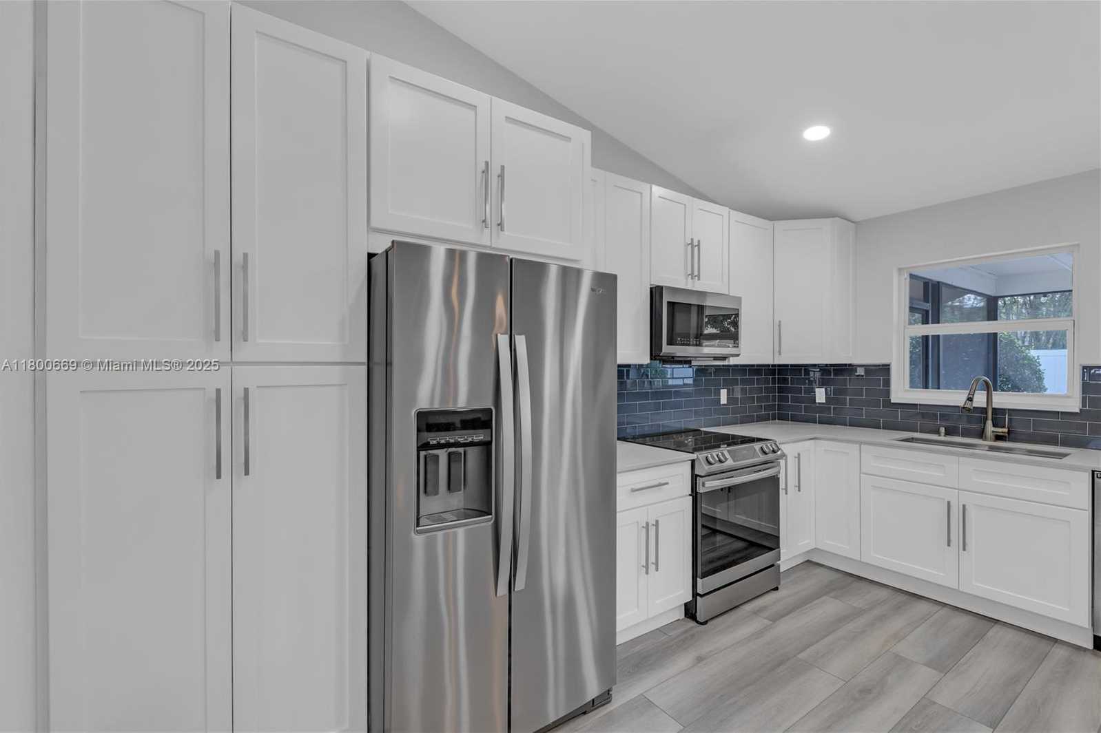 Small Image of 981 WYNNDALE WAY, Lantana Number 11