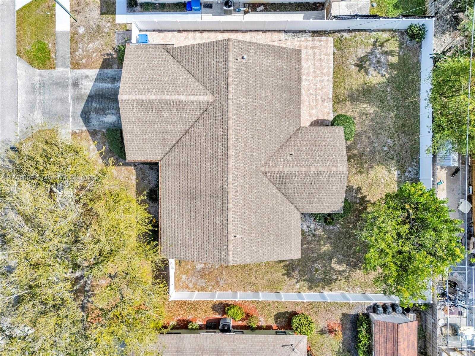 Small Image of 981 WYNNDALE WAY, Lantana Number 3