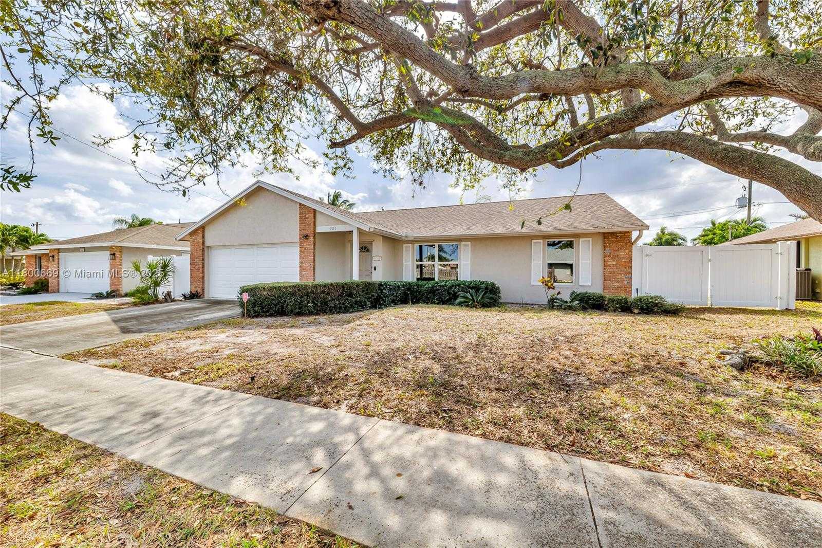 Small Image of 981 WYNNDALE WAY, Lantana Number 4
