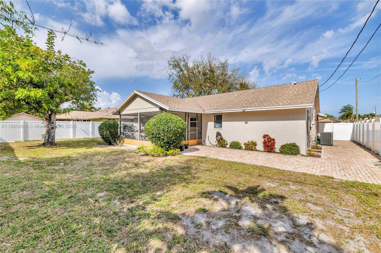 Small Image of 981 WYNNDALE WAY, Lantana Number 5