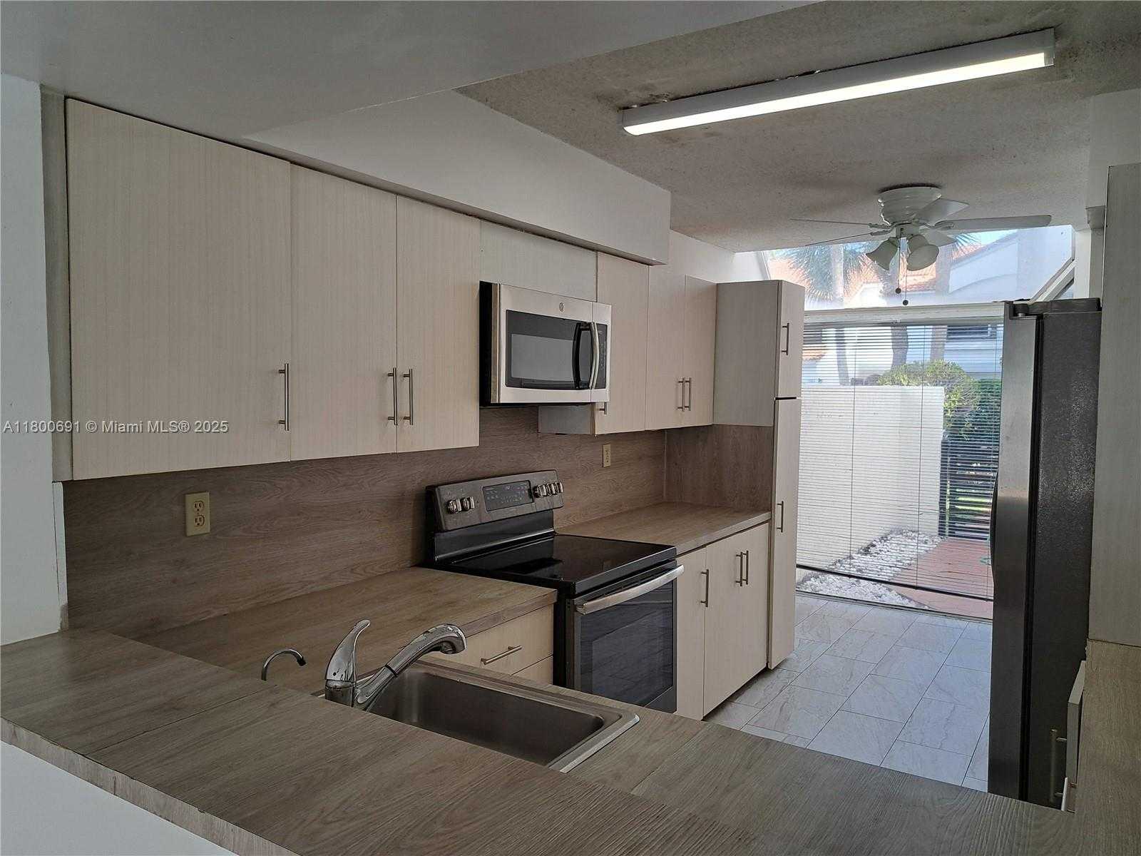 Small Image of 3535 MAGELLAN CIR #525, Aventura Number 10
