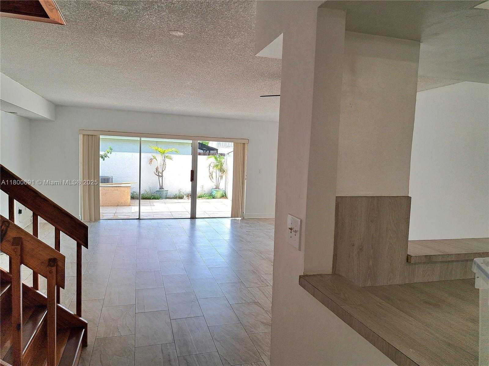 Small Image of 3535 MAGELLAN CIR #525, Aventura Number 4
