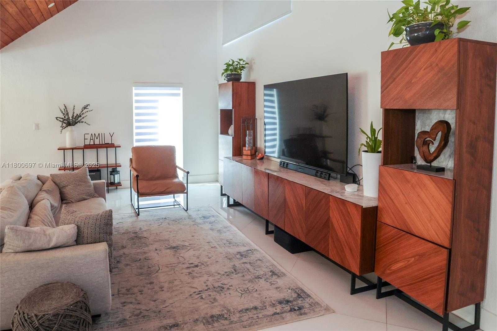 Small Image of 13561 SOUTH WEST 98TH PL, Miami Number 10