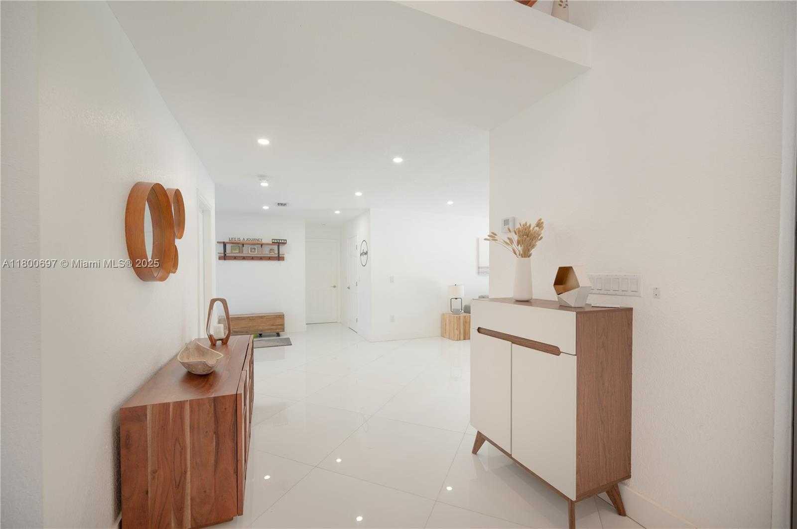 Small Image of 13561 SOUTH WEST 98TH PL, Miami Number 12