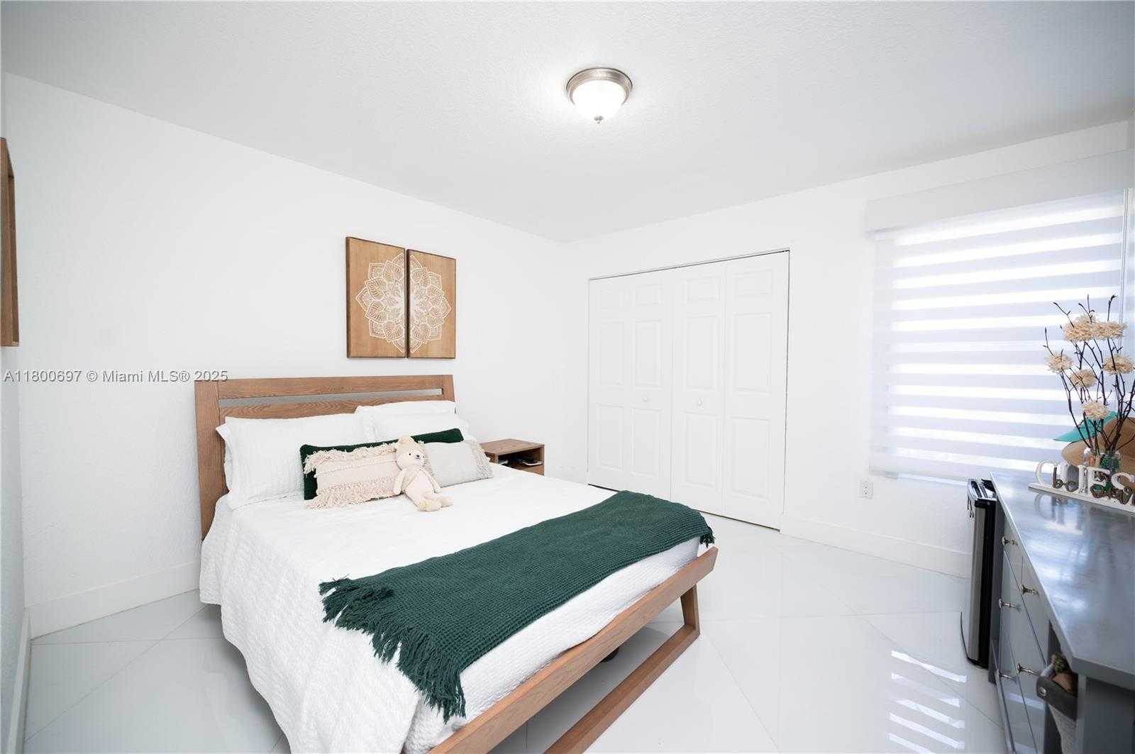 Small Image of 13561 SOUTH WEST 98TH PL, Miami Number 19