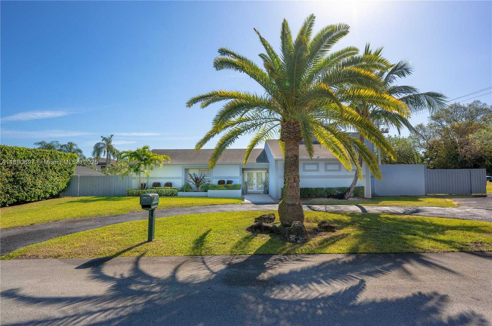 Small Image of 13561 SOUTH WEST 98TH PL, Miami Number 21