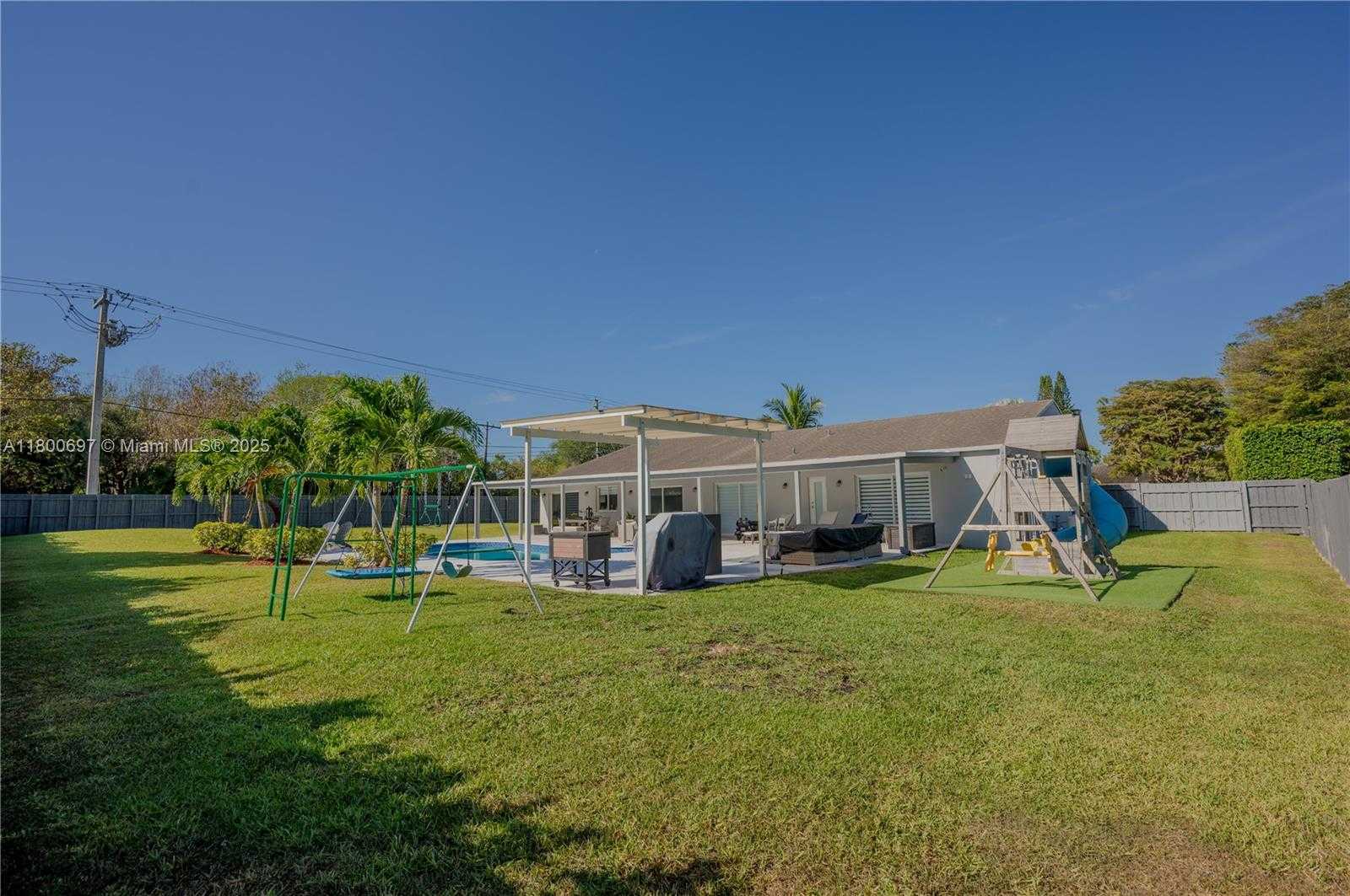 Small Image of 13561 SOUTH WEST 98TH PL, Miami Number 23