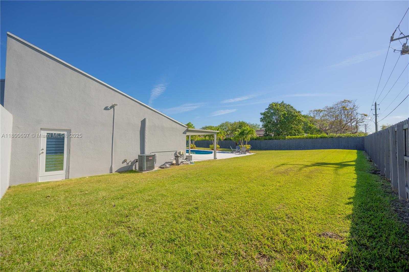 Small Image of 13561 SOUTH WEST 98TH PL, Miami Number 25