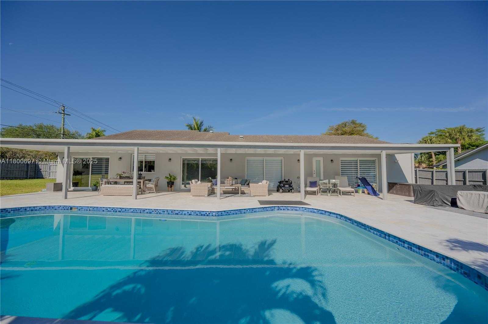 Small Image of 13561 SOUTH WEST 98TH PL, Miami Number 28