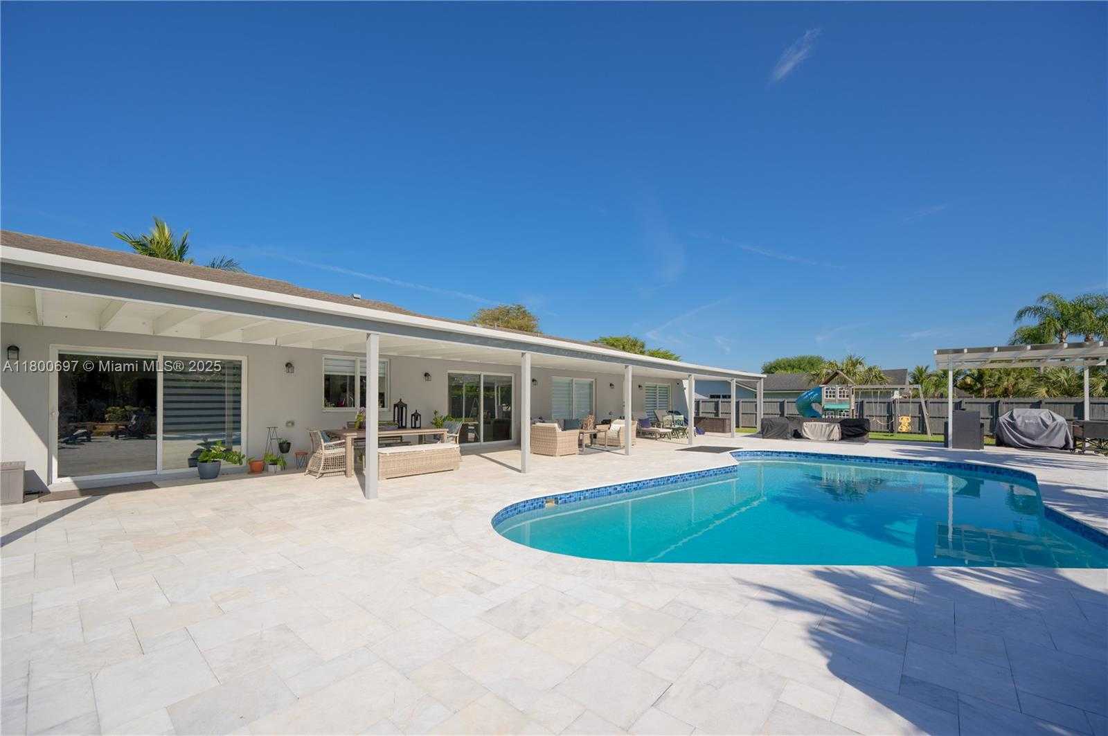 Small Image of 13561 SOUTH WEST 98TH PL, Miami Number 30