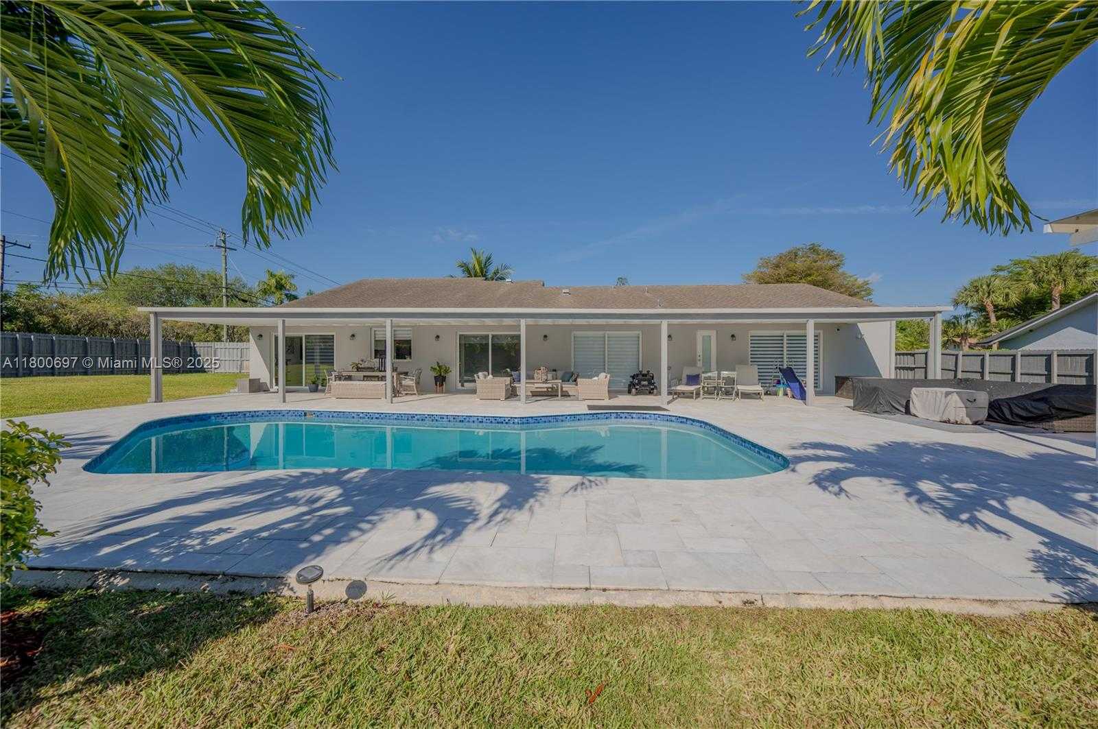Small Image of 13561 SOUTH WEST 98TH PL, Miami Number 32