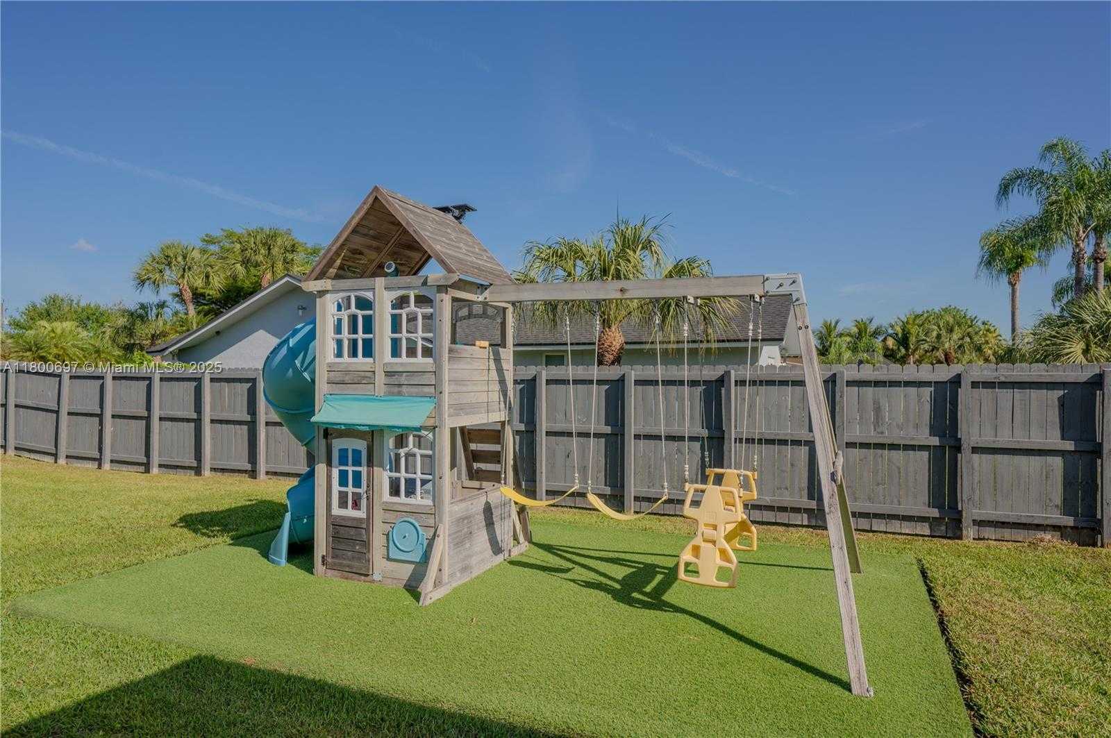 Small Image of 13561 SOUTH WEST 98TH PL, Miami Number 35
