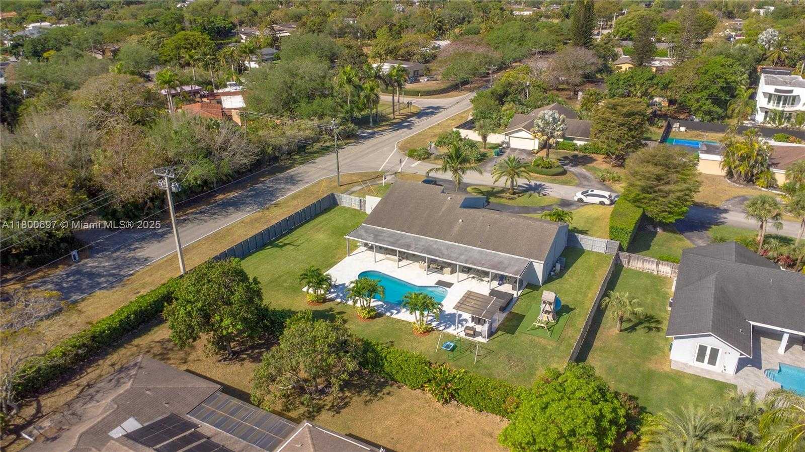Small Image of 13561 SOUTH WEST 98TH PL, Miami Number 39