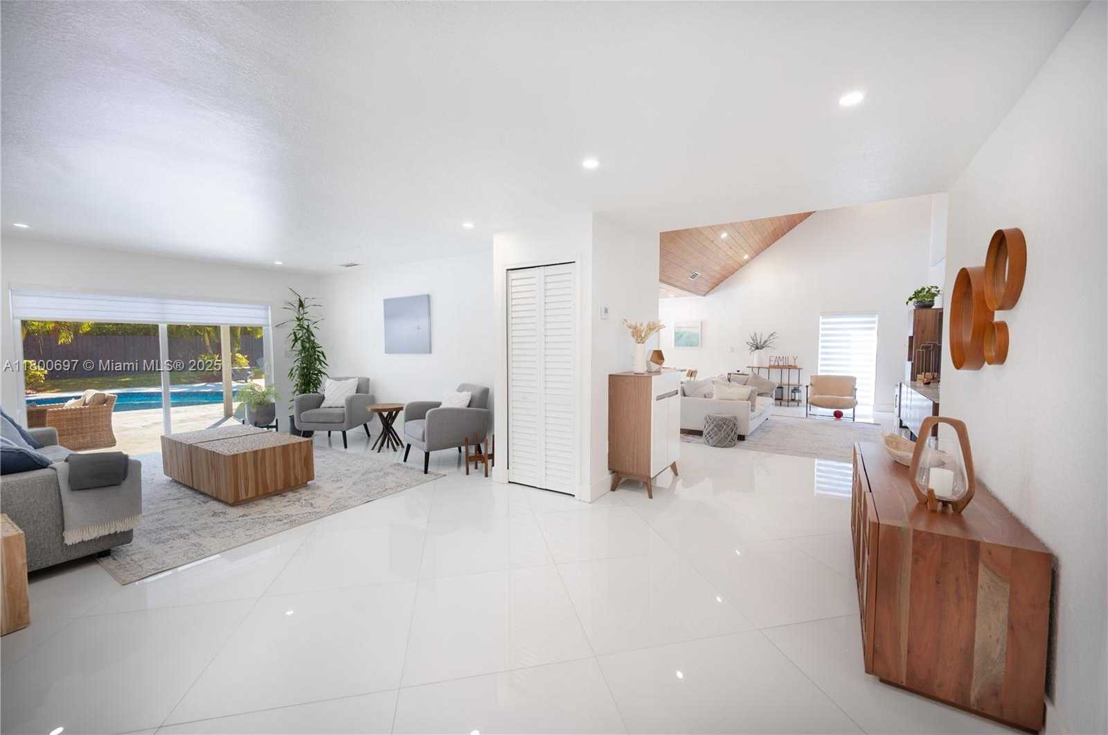 Small Image of 13561 SOUTH WEST 98TH PL, Miami Number 5