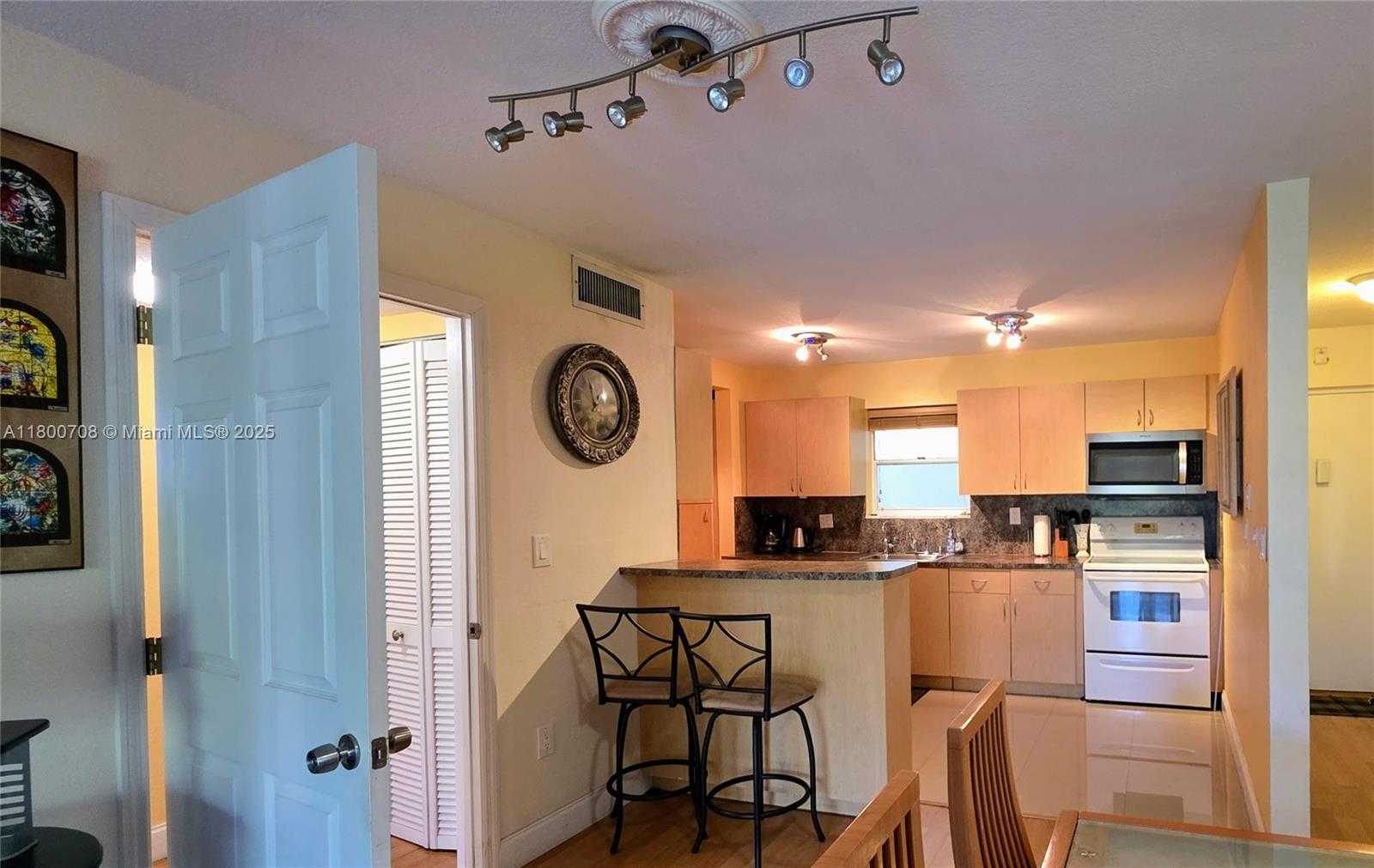 Small Image of 201 178TH DR #412, Sunny Isles Beach Number 5