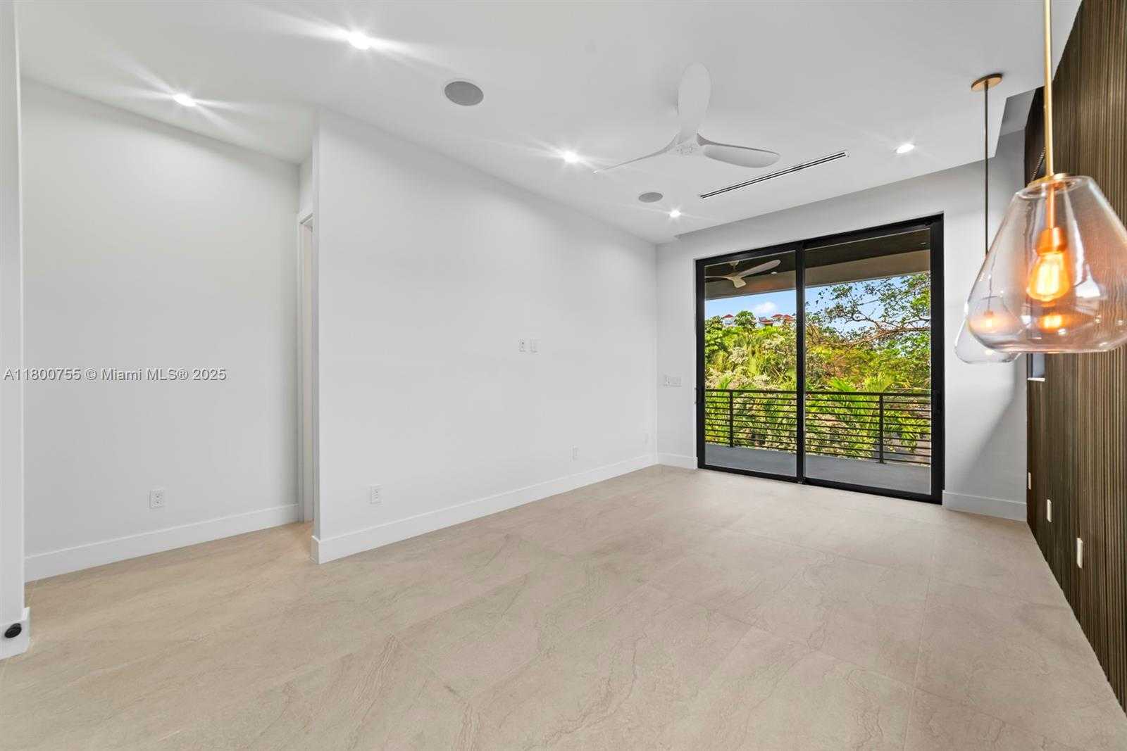 Small Image of 1812 MIAMI RD #B, Fort Lauderdale Number 16