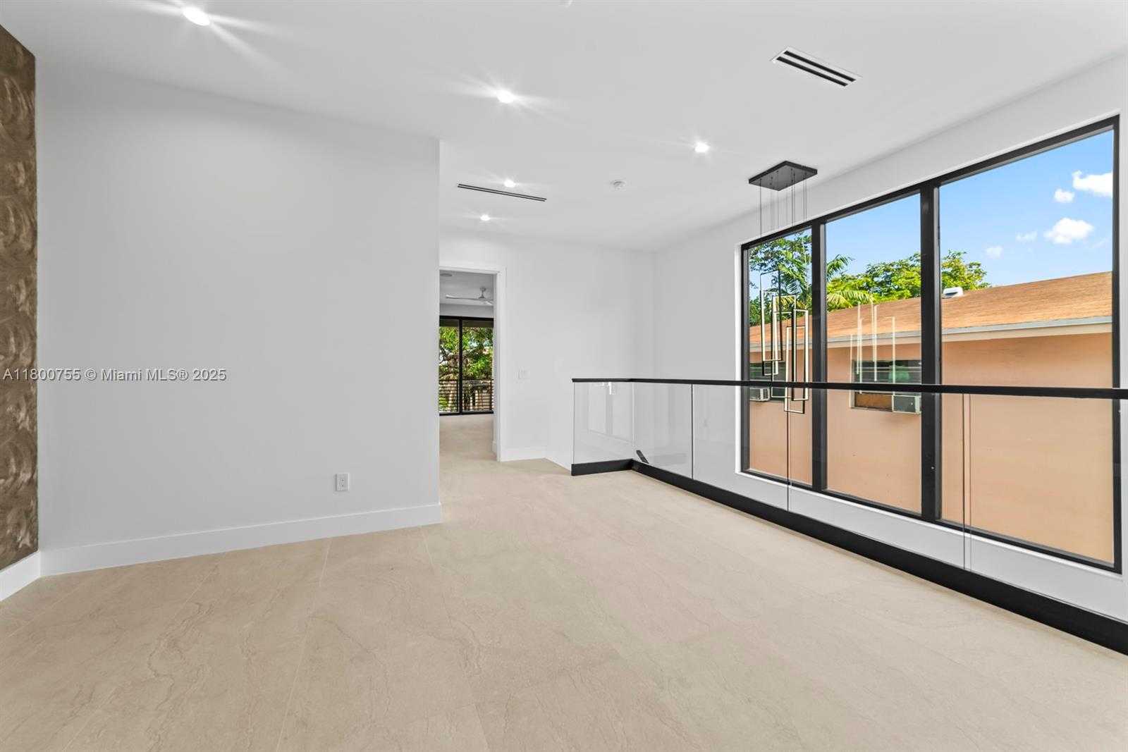 Small Image of 1812 MIAMI RD #B, Fort Lauderdale Number 20