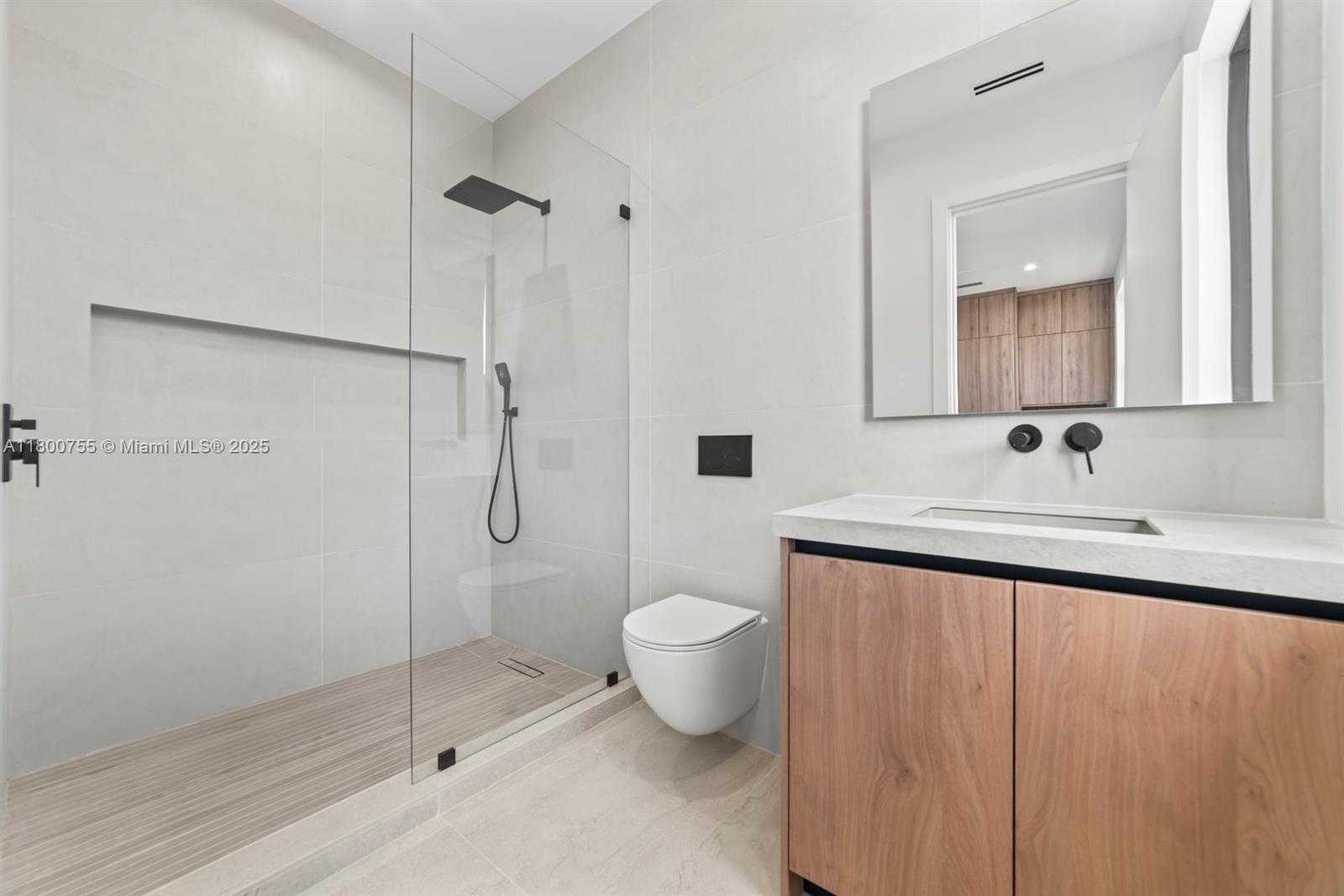 Small Image of 1812 MIAMI RD #B, Fort Lauderdale Number 24