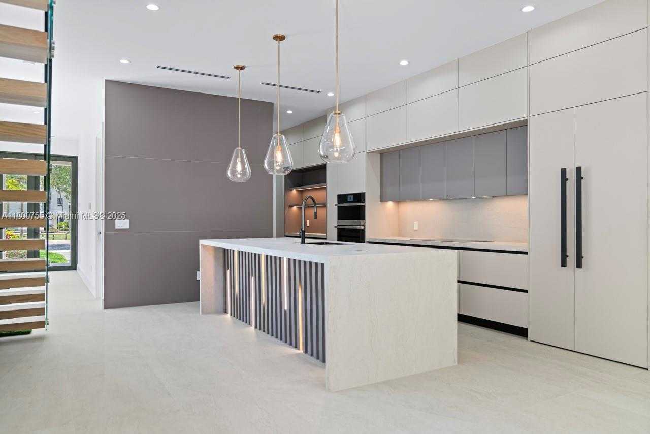 Small Image of 1812 MIAMI RD #B, Fort Lauderdale Number 4