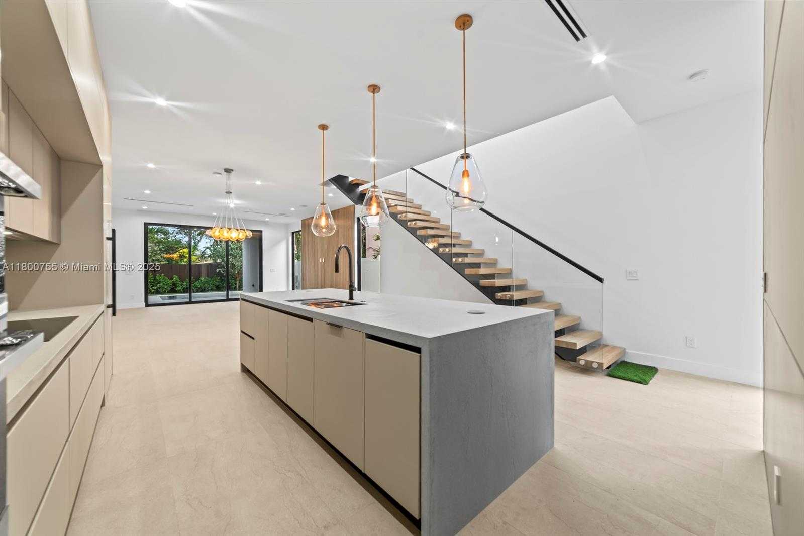 Small Image of 1812 MIAMI RD #B, Fort Lauderdale Number 6