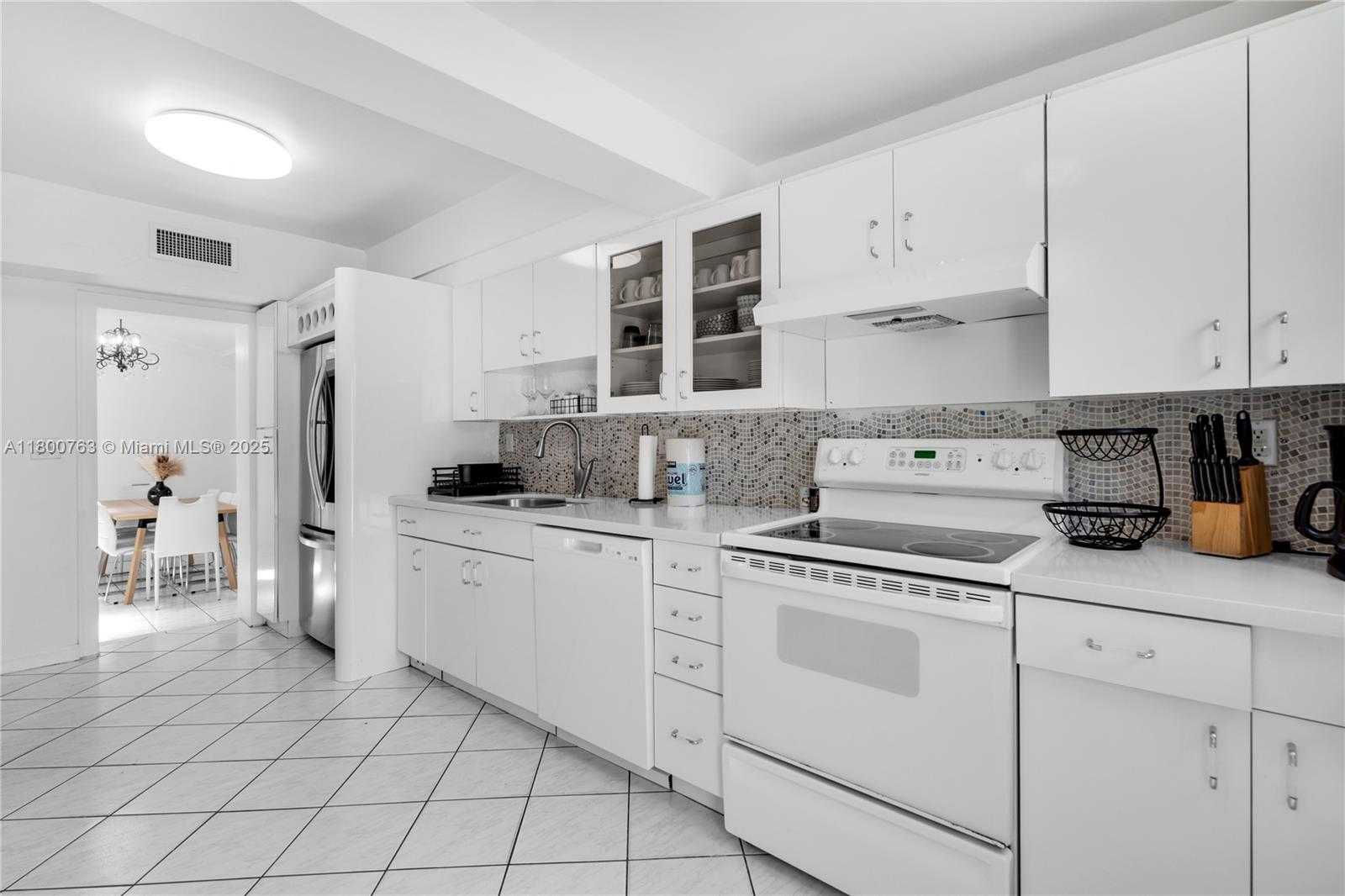 Small Image of 520 SOUTH WEST 22ND RD, Miami Number 30