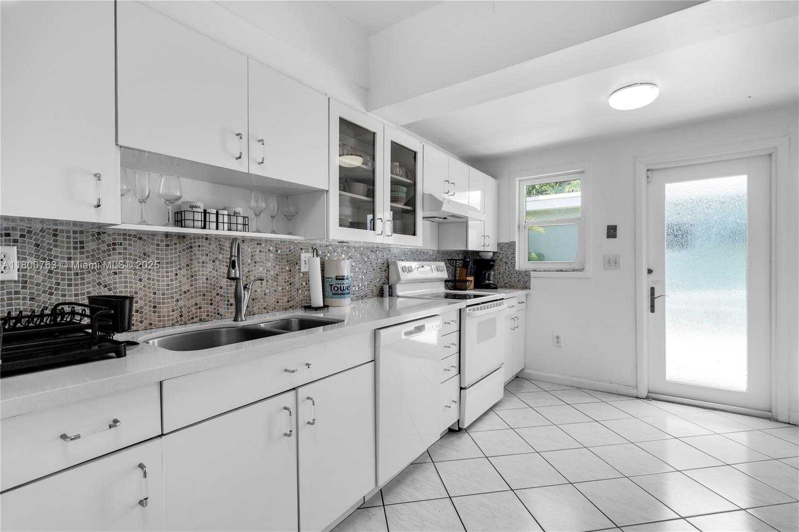 Small Image of 520 SOUTH WEST 22ND RD, Miami Number 31