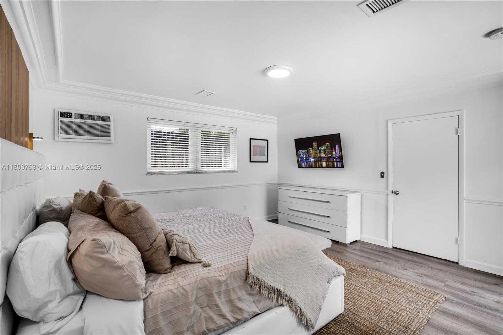 Small Image of 520 SOUTH WEST 22ND RD, Miami Number 32