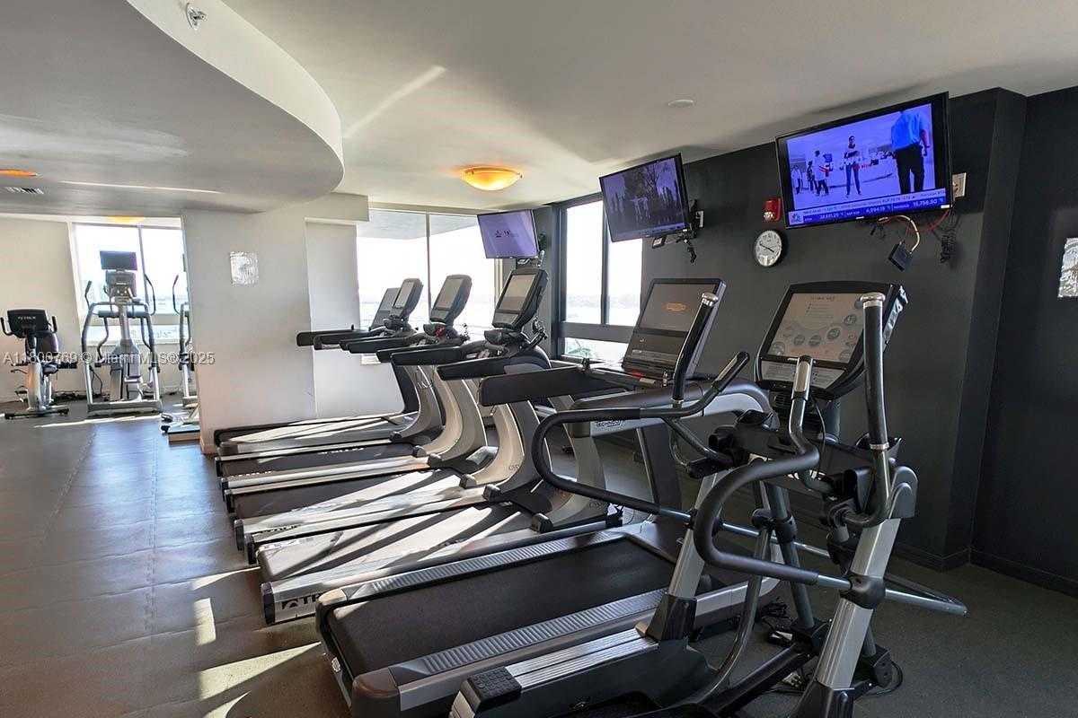 Small Image of 1330 WEST AVE #1613, Miami Beach Number 14