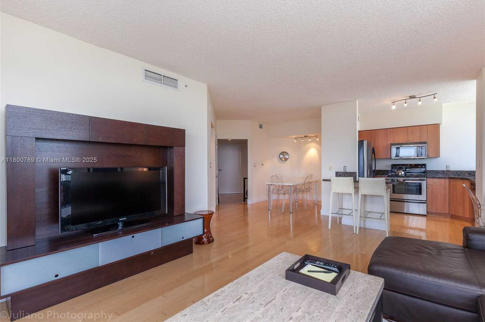 Small Image of 1330 WEST AVE #1613, Miami Beach Number 2