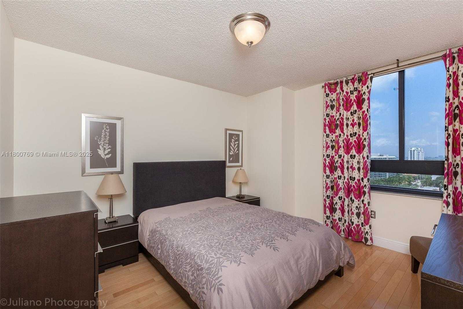 Small Image of 1330 WEST AVE #1613, Miami Beach Number 4