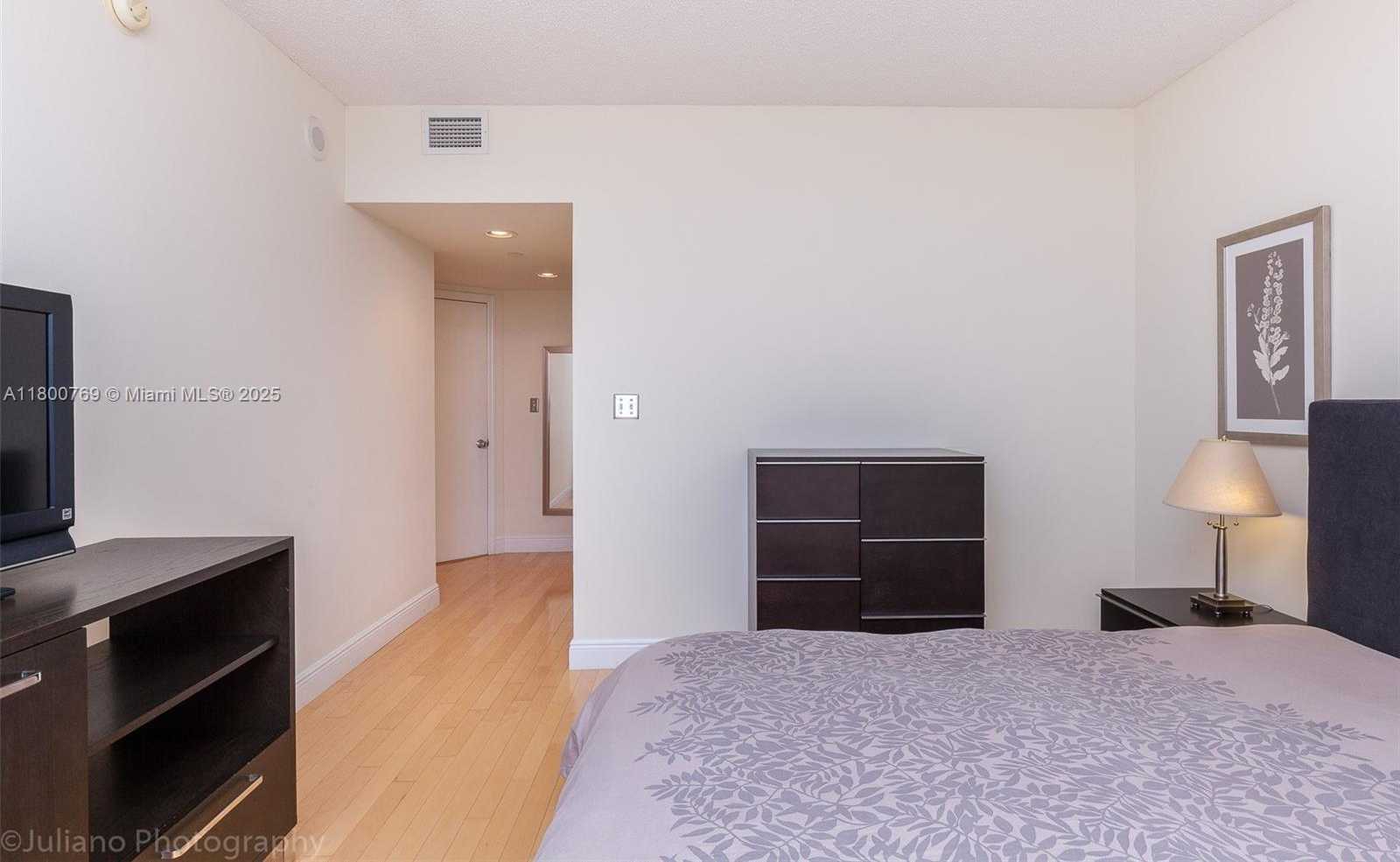 Small Image of 1330 WEST AVE #1613, Miami Beach Number 5