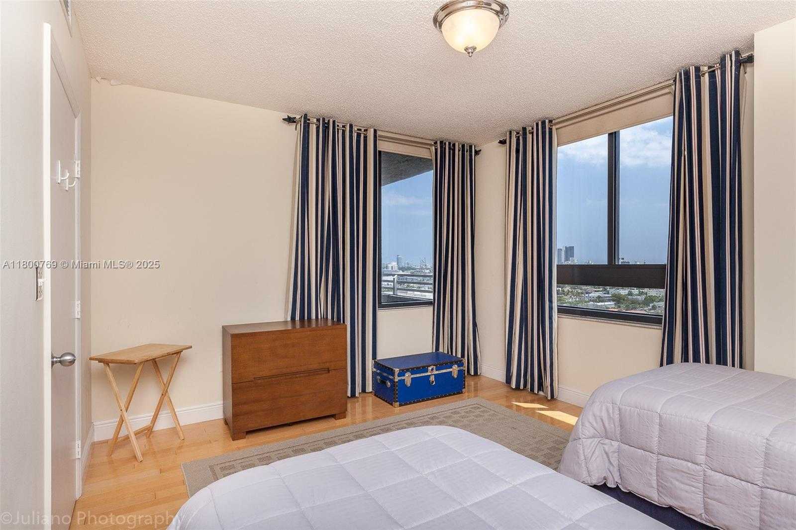 Small Image of 1330 WEST AVE #1613, Miami Beach Number 7