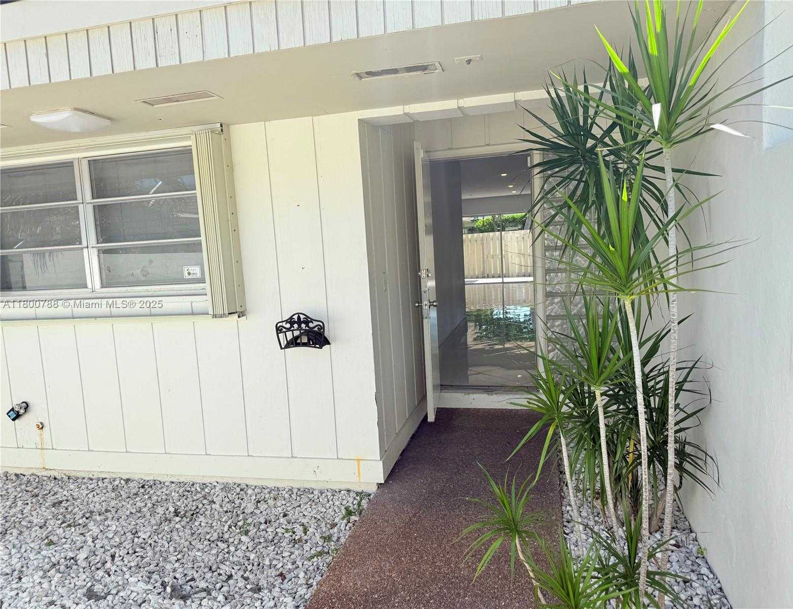 Small Image of 8208 SOUTH WEST 81ST PL #8208, Miami Number 4