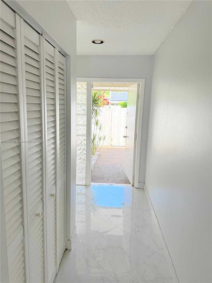 Small Image of 8208 SOUTH WEST 81ST PL #8208, Miami Number 6