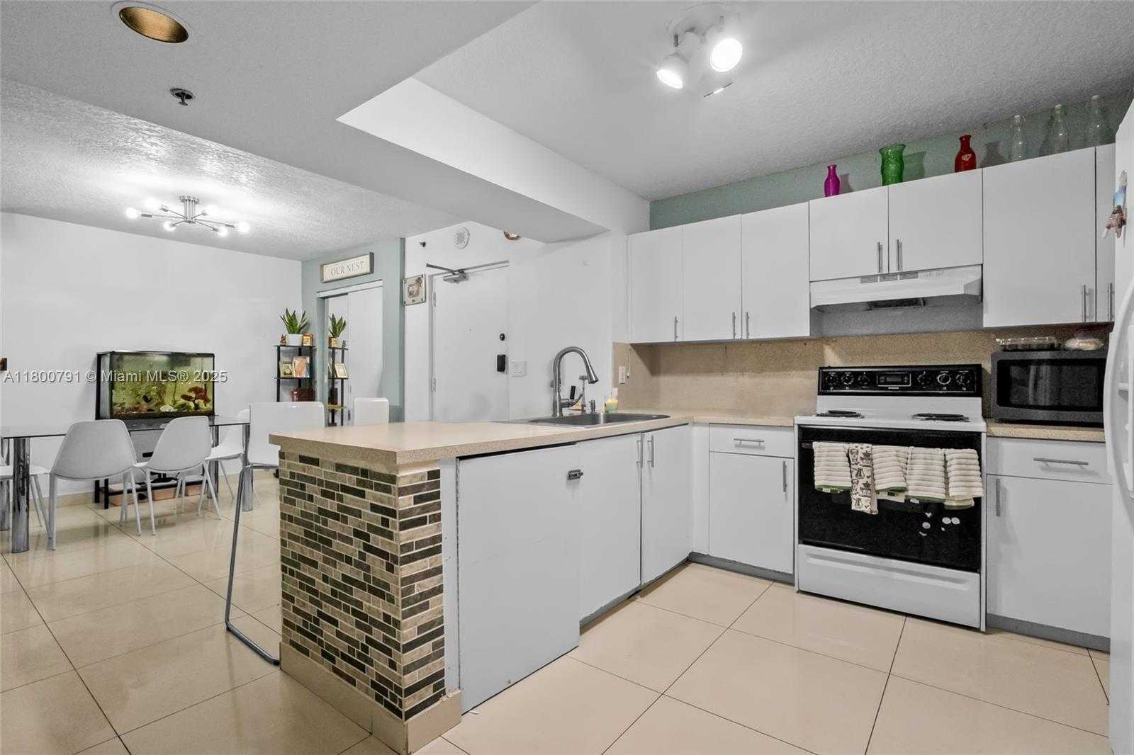 Small Image of 104 SOUTH WEST 9TH ST #305, Miami Number 3
