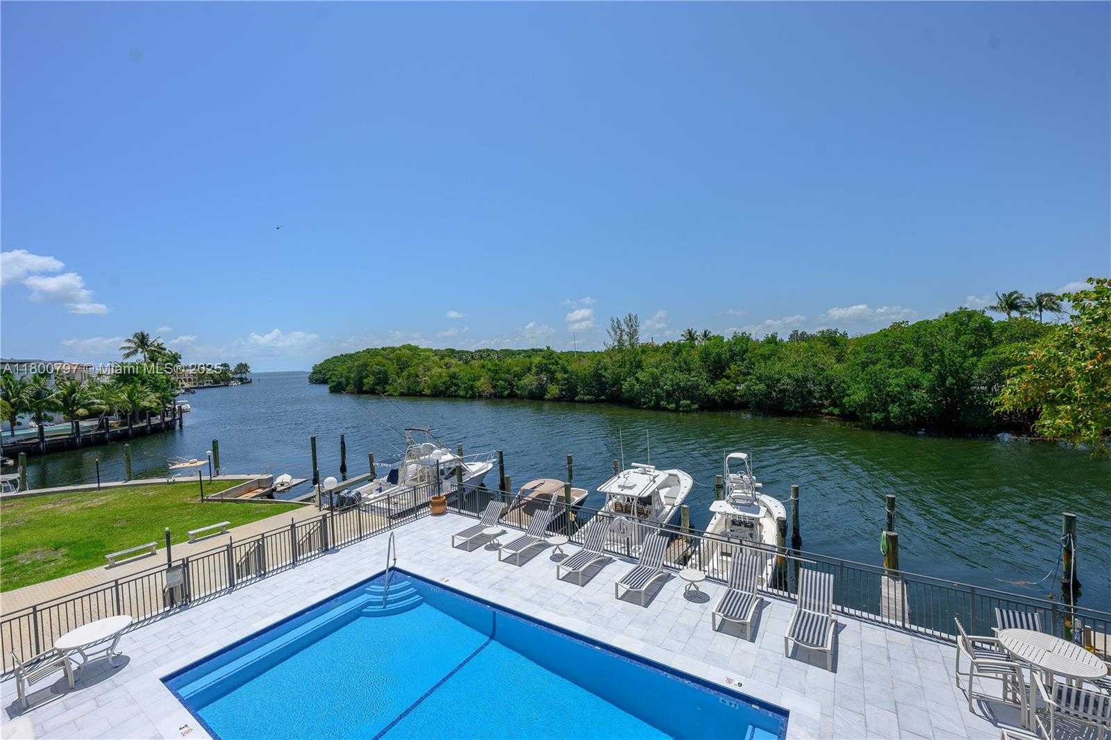 Small Image of 6901 EDGEWATER DR #328, Coral Gables Number 10