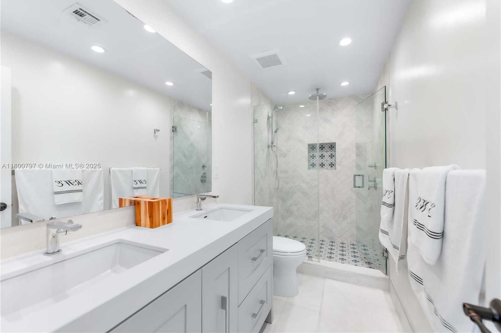 Small Image of 6901 EDGEWATER DR #328, Coral Gables Number 13