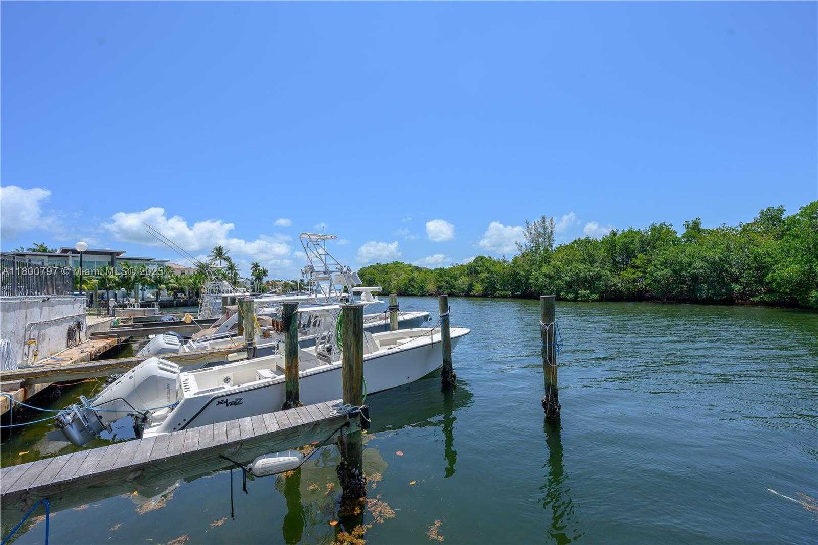 Small Image of 6901 EDGEWATER DR #328, Coral Gables Number 19