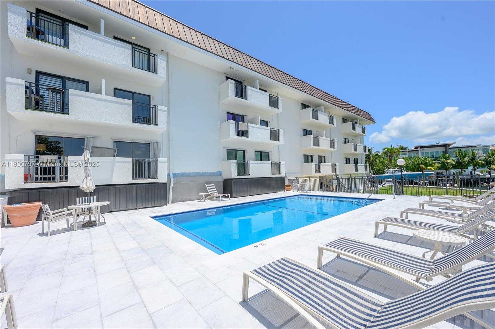Small Image of 6901 EDGEWATER DR #328, Coral Gables Number 23