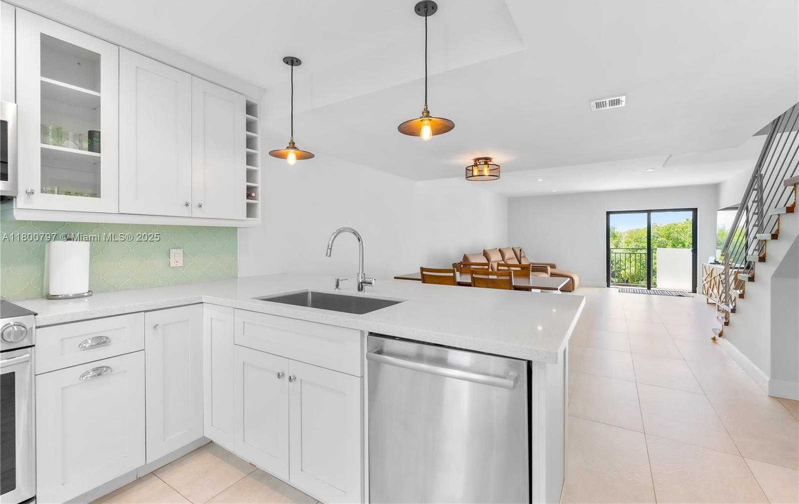 Small Image of 6901 EDGEWATER DR #328, Coral Gables Number 3
