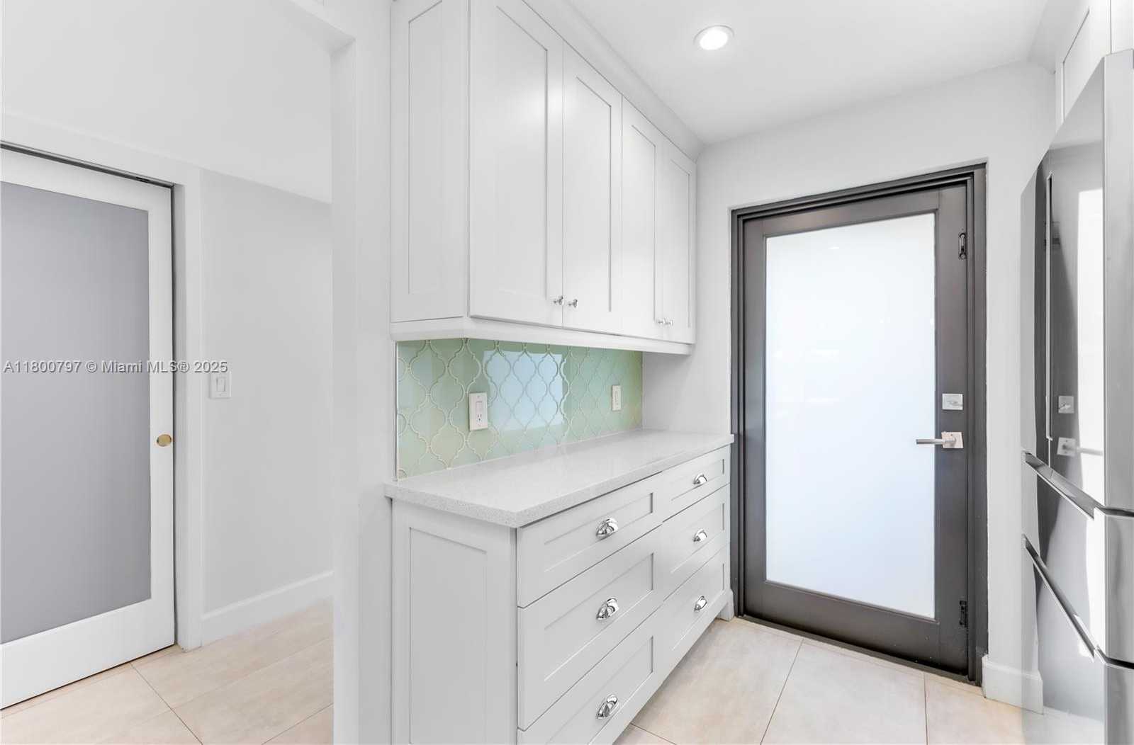 Small Image of 6901 EDGEWATER DR #328, Coral Gables Number 4