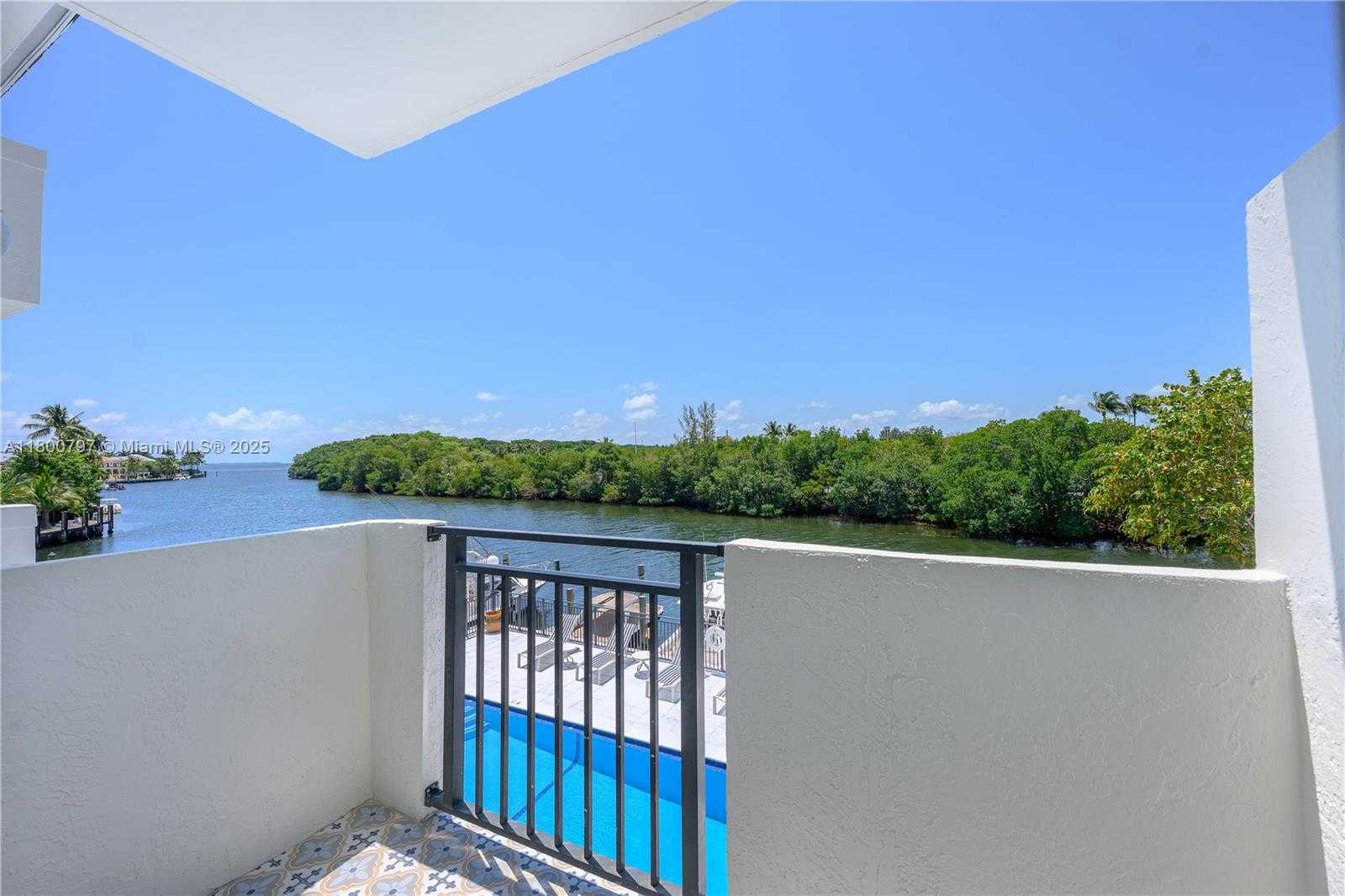 Small Image of 6901 EDGEWATER DR #328, Coral Gables Number 9
